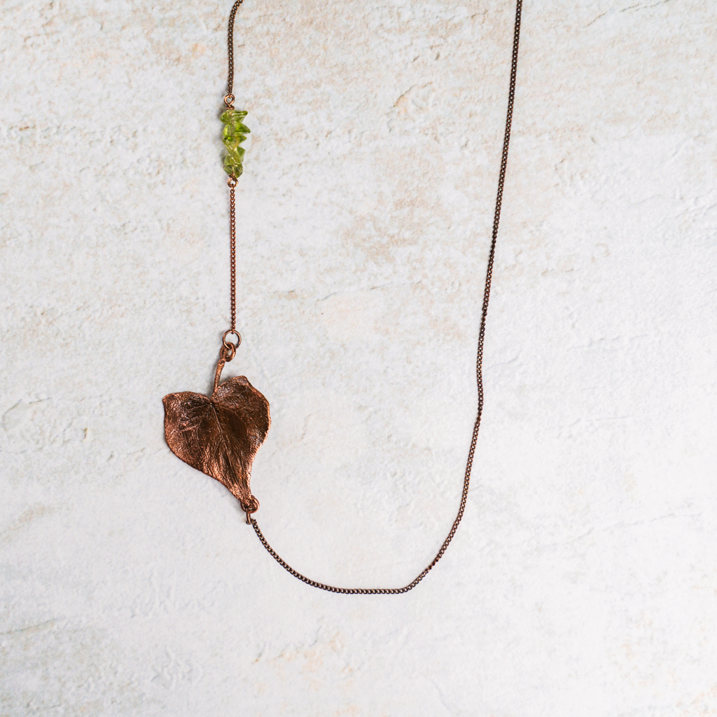 Halsketting met boekweit blad
