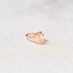 Ring met maansteen en parel