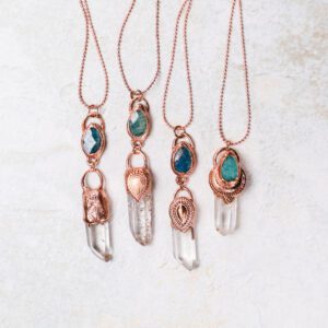 Alternative view of hanger met lodolietpunt en apatiet