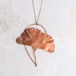 Halsketting met groot ginkgoblad