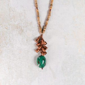 Howliet met klaproos bedeltjes