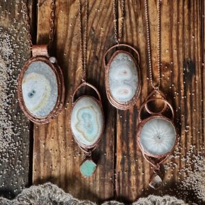 Alternative view of Chalcedoon hanger ovaal