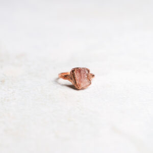 Ring met aardbeienkwarts